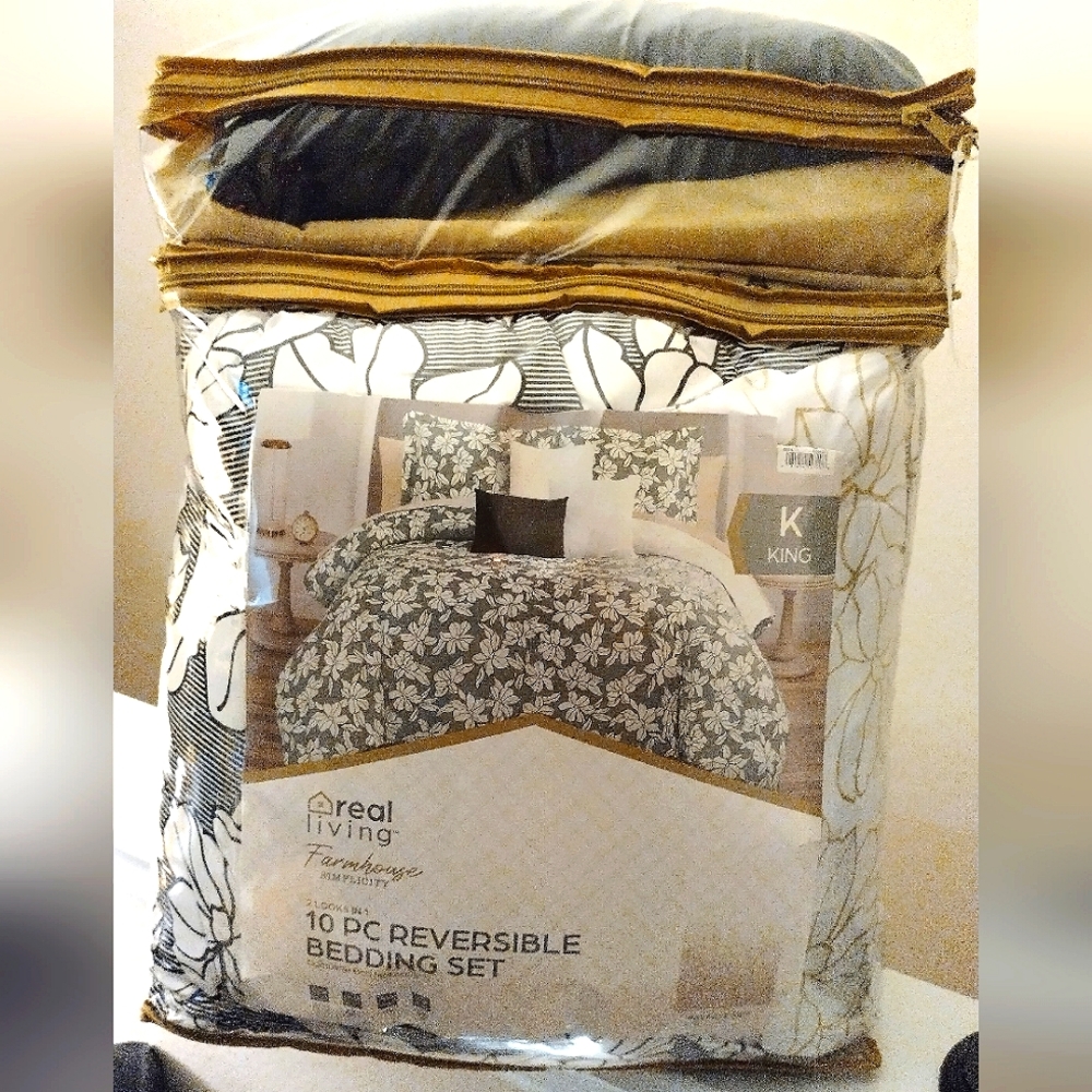 10PC KING SIZE REVERSIBLE BEDDING SET.